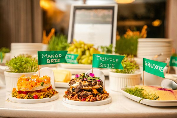 Plateaux repas à courbevoie : variété et qualité au bureau